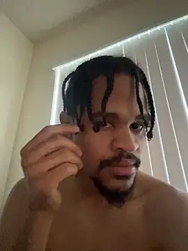 Snapshot of Mrmakeherwet_Tez chatting on 10/22/25, 04:29 Mrmakeherwet Tez online show from 10/22/25, 04:29