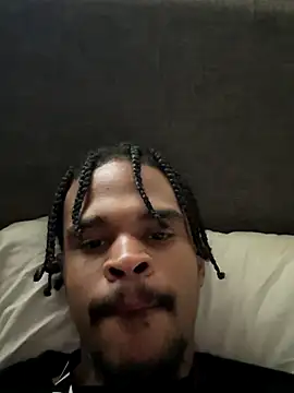 Snapshot of Mrmakeherwet_Tez chatting on 10/24/25, 09:33 Mrmakeherwet Tez online show from 10/24/25, 09:33