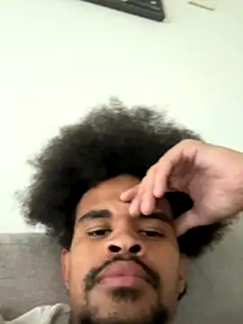 Snapshot of Mrmakeherwet_Tez chatting on 12/05/25, 08:16 Mrmakeherwet Tez online show from 12/05/25, 08:16