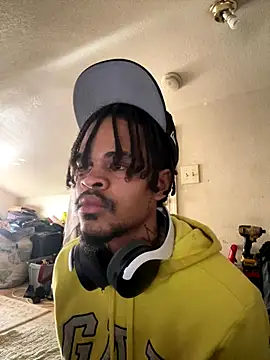 Snapshot of Mrmakeherwet_Tez chatting on 01/07/26, 08:11 Mrmakeherwet Tez online show from 01/07/26, 08:11