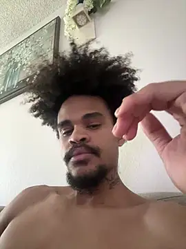 Snapshot of Mrmakeherwet_Tez chatting on 02/26/26, 04:06 Mrmakeherwet Tez online show from 02/26/26, 04:06