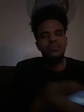 Snapshot of Mrmakeherwet_Tez chatting on 03/04/26, 09:04 Mrmakeherwet Tez online show from 03/04/26, 09:04