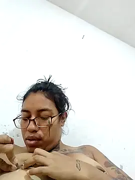 Chicattoo69 online show from 11/05/25, 03:56