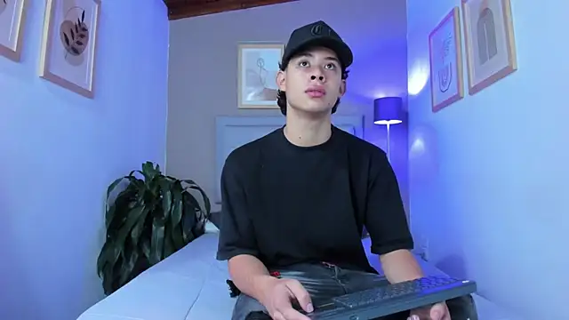 ApoloRicci online show from 10/27/25, 07:18