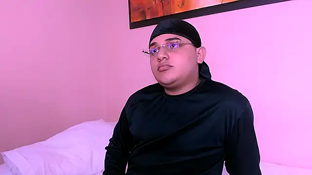 Snapshot of Santo_Pecado_ chatting on 10/23/25, 01:43 Santo Pecado  online show from 10/23/25, 01:43