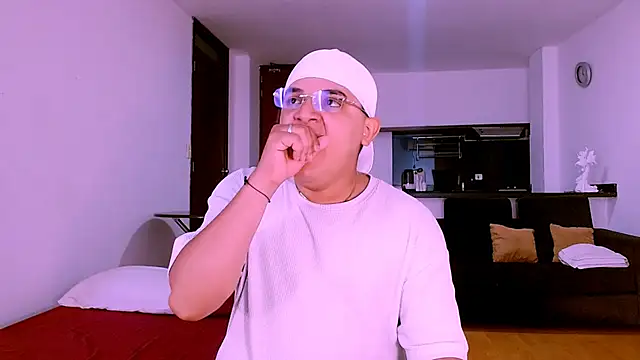 Snapshot of Santo_Pecado_ chatting on 10/24/25, 12:56 Santo Pecado  online show from 10/24/25, 12:56