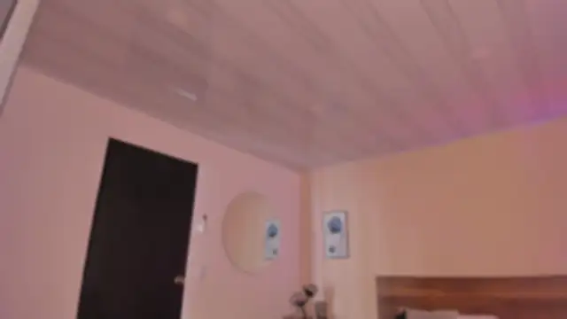 YariRose online show from 12/17/25, 02:12