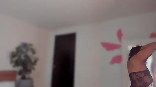 YariRose online show from 05/27/26, 03:42