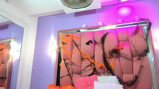 Snapshot of SHARICKMONTANO chatting on 10/30/25, 08:42 SHARICKMONTANO online show from 10/30/25, 08:42