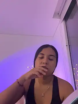 aly nicols online show from 11/30/25, 01:31