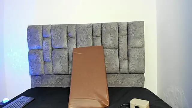 miah storm online show from 11/08/25, 02:45