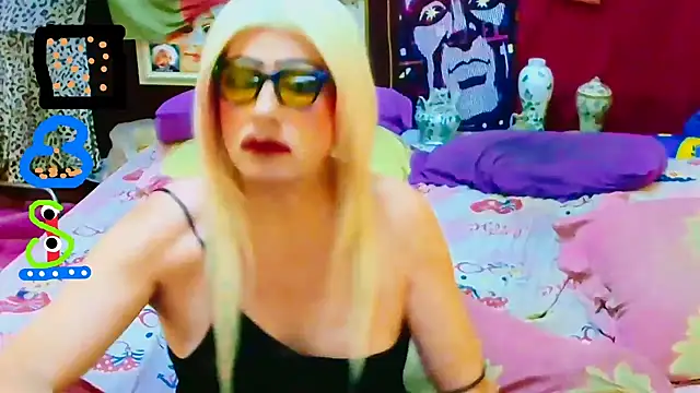 Snapshot of horni4luv chatting on 12/17/25, 11:00 horni4luv online show from 12/17/25, 11:00