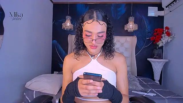 Mika  velvet online show from 02/19/26, 08:27