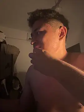 Snapshot of VERGALARGA120 chatting on 10/22/25, 06:24 VERGALARGA120 online show from 10/22/25, 06:24