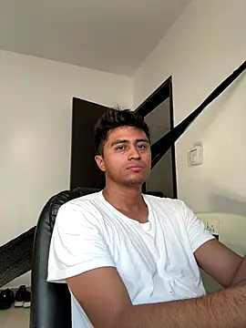 Snapshot of VERGALARGA120 chatting on 12/14/25, 05:40 VERGALARGA120 online show from 12/14/25, 05:40