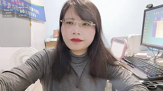 Snapshot of Xiaomei61 chatting on 11/16/25, 10:32 Xiaomei61 online show from 11/16/25, 10:32