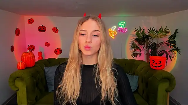 sassy cutie online show from 10/29/25, 06:37