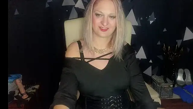 Snapshot of MonicaMis chatting on 12/04/25, 04:05 MonicaMis online show from 12/04/25, 04:05