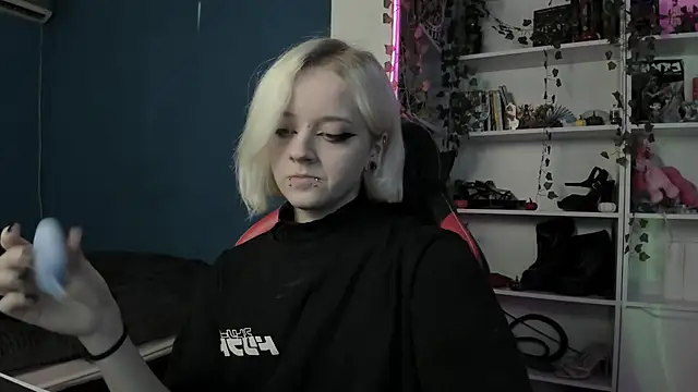 Holy Mistress S online show from 11/14/25, 09:30