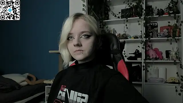 Holy Mistress S online show from 11/26/25, 09:32