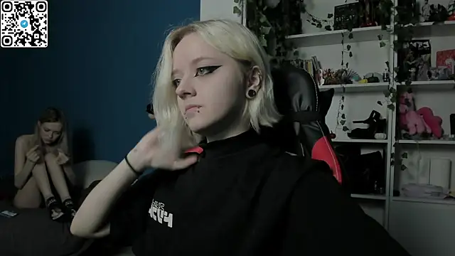 Holy Mistress S online show from 11/29/25, 09:56