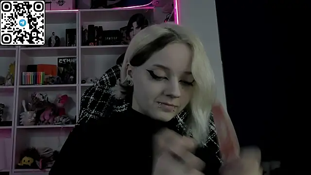 Snapshot of Holy_Mistress_S chatting on 04/25/26, 09:12 Holy Mistress S online show from 04/25/26, 09:12