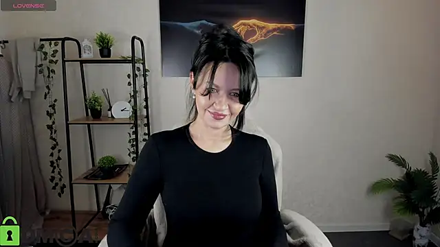 Sara Devills online show from 12/15/25, 01:10