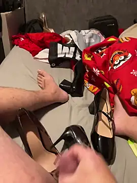 fortheloveofheels74 online show from 12/03/25, 10:30