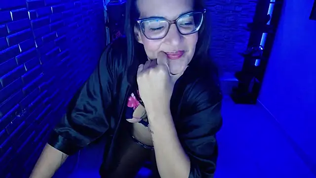 gisell soto online show from 10/23/25, 02:44