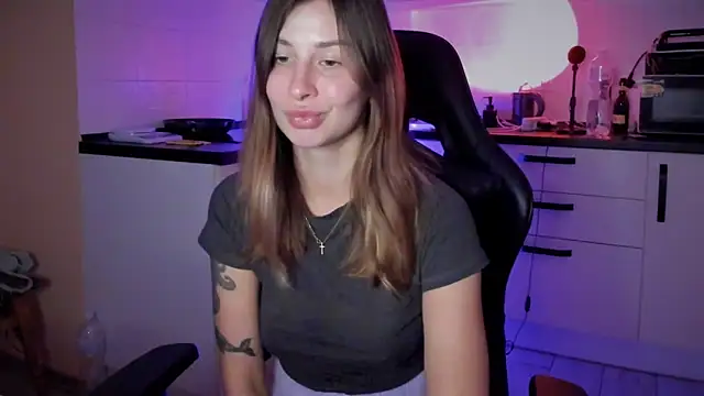 Snapshot of Kira-meow chatting on 11/13/25, 04:06 Kira-meow online show from 11/13/25, 04:06