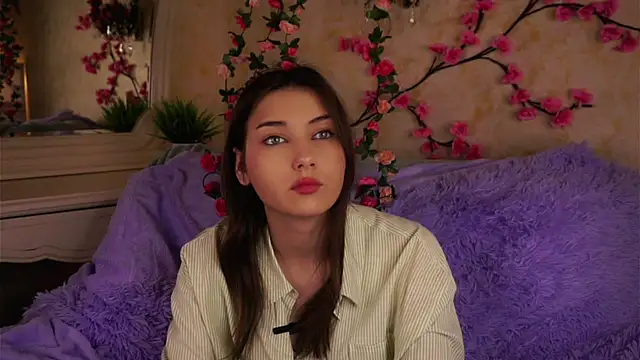 KateCahee online show from 11/10/25, 02:21