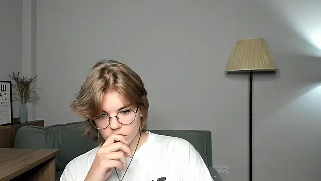 Snapshot of MelodyBaur chatting on 10/25/25, 09:06 MelodyBaur online show from 10/25/25, 09:06