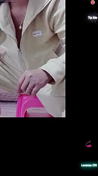 Snapshot of Maomilove1 chatting on 05/14/26, 10:11 Maomilove1 online show from 05/14/26, 10:11
