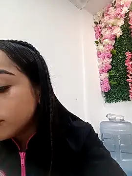 Snapshot of BabyCaramel18 chatting on 10/23/25, 11:03 BabyCaramel18 online show from 10/23/25, 11:03