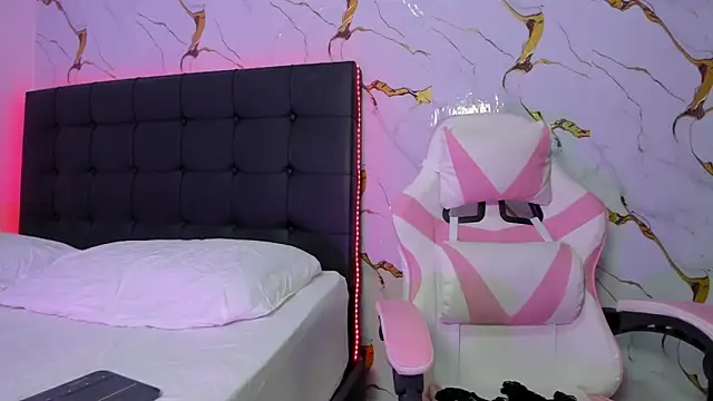 Scarlet DLuce online show from 04/13/26, 09:04