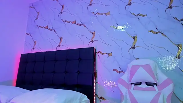 Scarlet DLuce online show from 04/21/26, 09:04