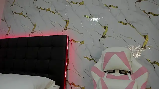 Scarlet DLuce online show from 04/22/26, 09:01