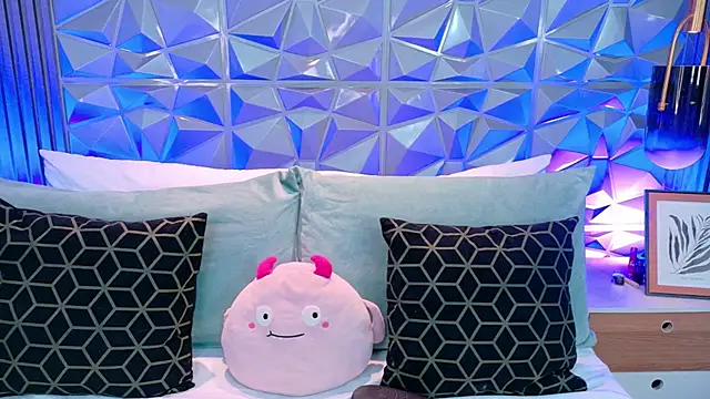 AdelineJhones online show from 04/09/26, 10:26