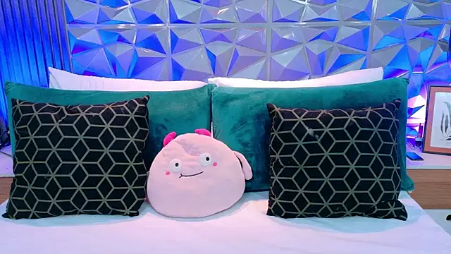 AdelineJhones online show from 04/20/26, 02:42