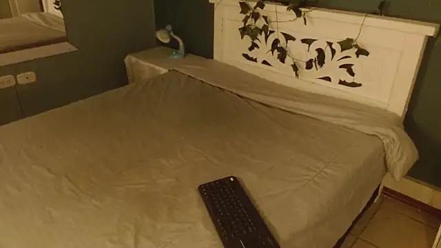 Samantha  Benet online show from 11/18/25, 07:40