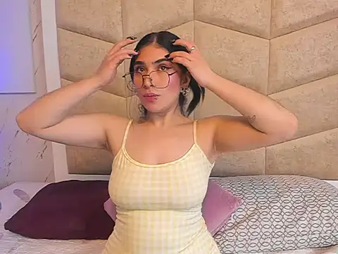 EmmaColliinss online show from 10/28/25, 01:58