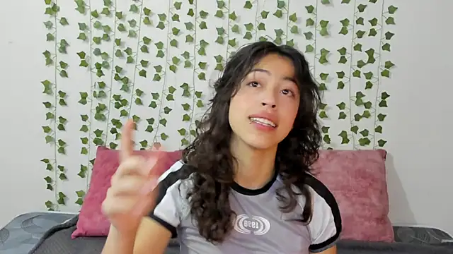 emily jonessxx online show from 12/22/25, 12:02