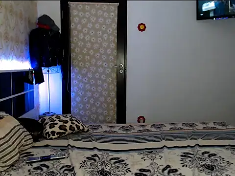 Amiaax online show from 12/16/25, 12:04