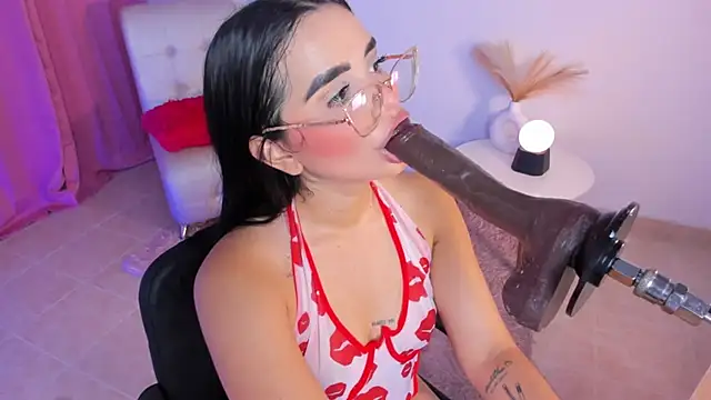 laana foxx online show from 10/28/25, 03:21