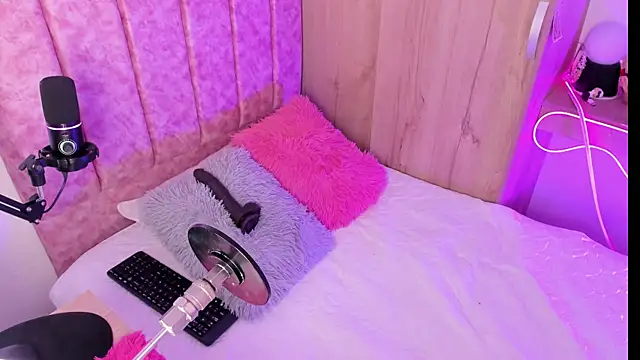 laana foxx online show from 07/09/26, 10:58