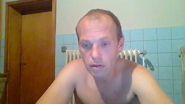 Snapshot of tommy3300 chatting on 10/24/25, 05:26 tommy3300 online show from 10/24/25, 05:26