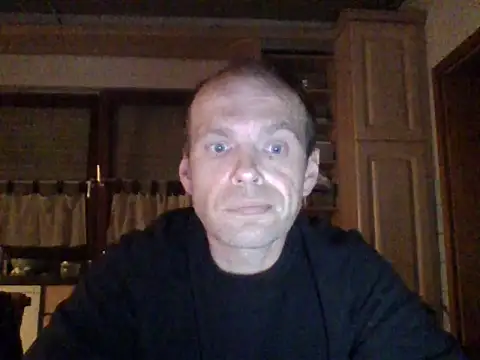 Snapshot of tommy3300 chatting on 10/30/25, 03:41 tommy3300 online show from 10/30/25, 03:41