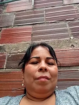 Snapshot of mother2-divorced chatting on 07/20/26, 08:00 mother2-divorced online show from 07/20/26, 08:00