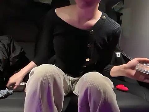 Snapshot of karenchaaan chatting on 11/10/25, 09:30 karenchaaan online show from 11/10/25, 09:30