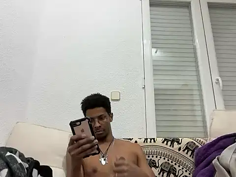 Snapshot of Albert_Madrid chatting on 11/26/25, 09:27 Albert Madrid online show from 11/26/25, 09:27